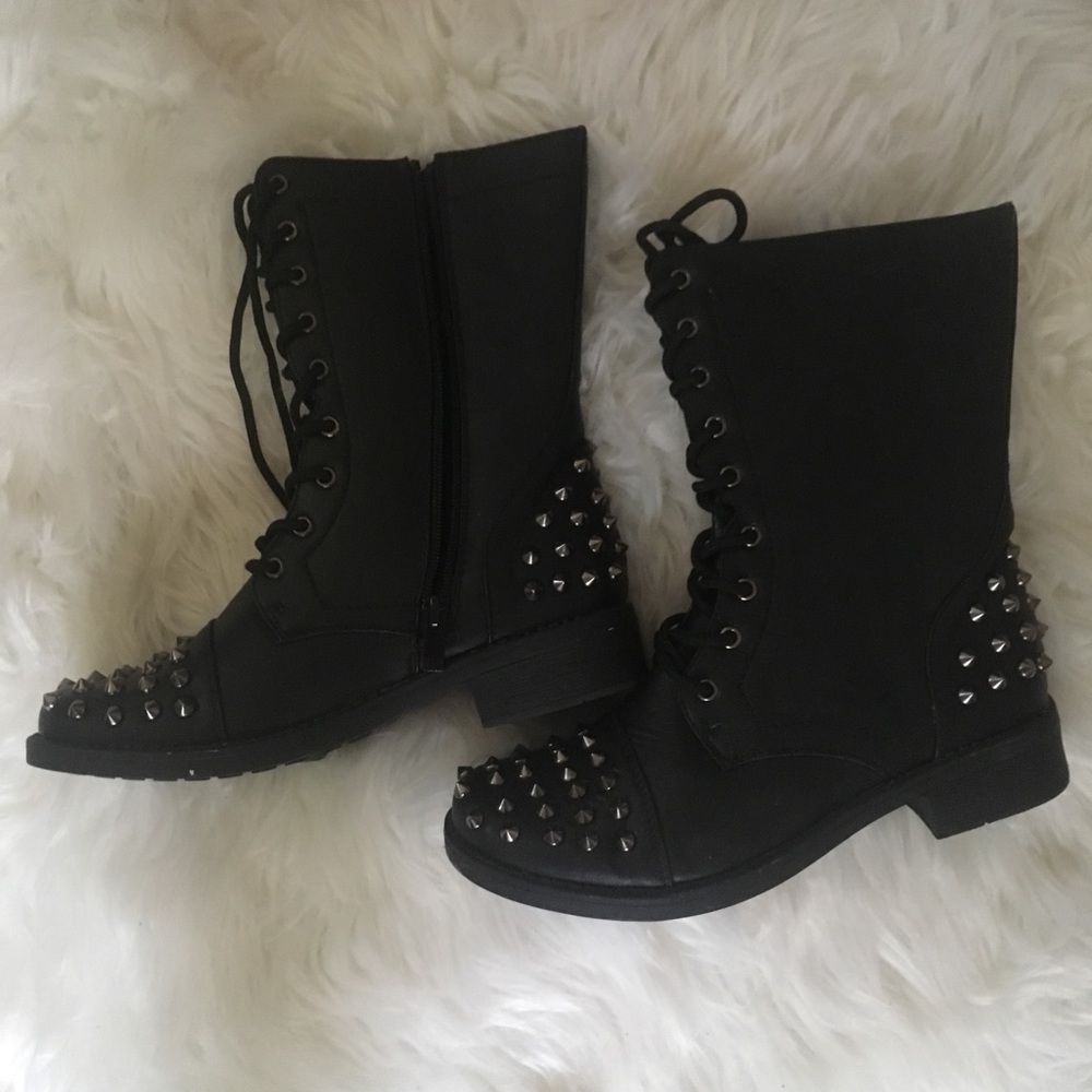 Combat boots